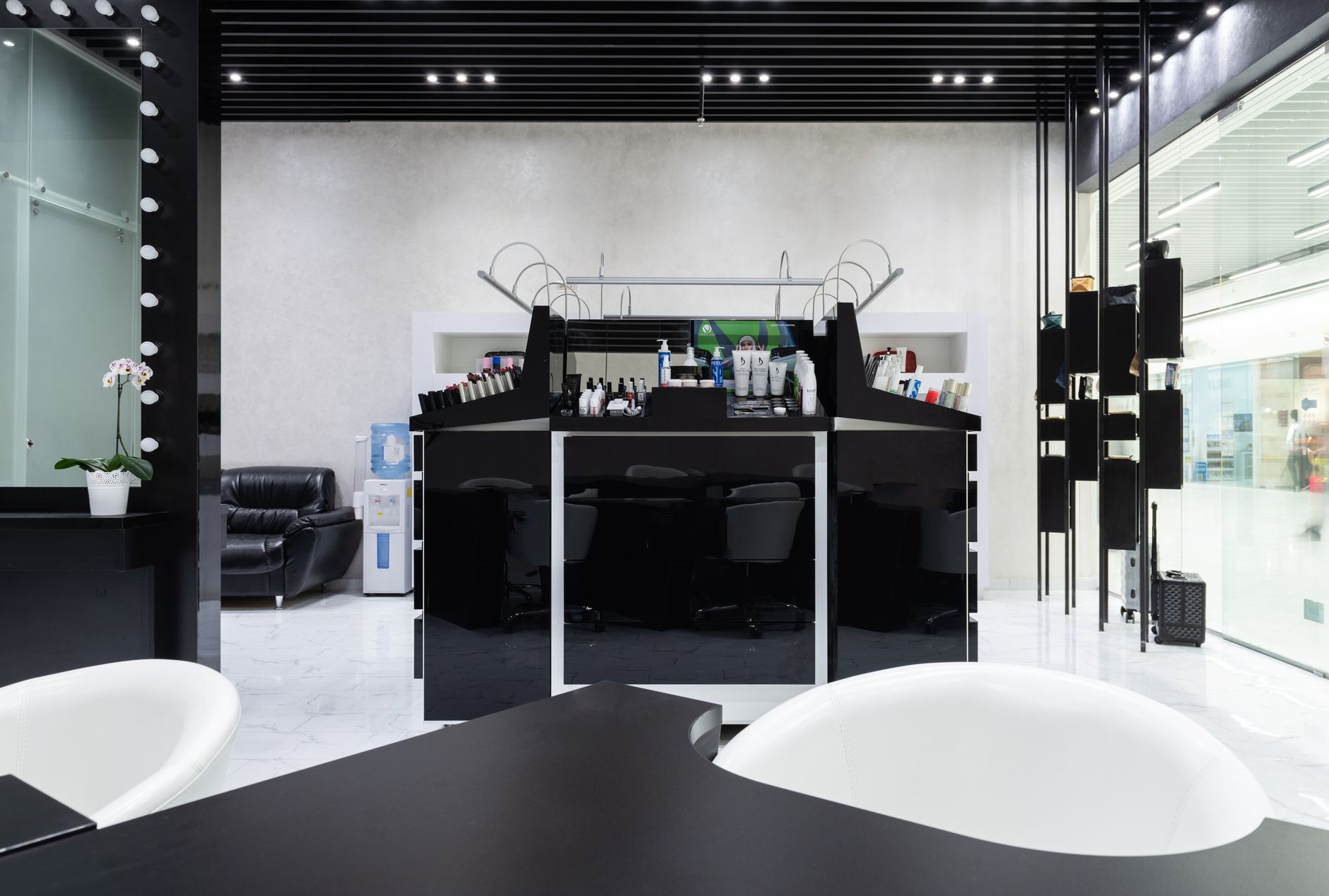 Why MiniLuxe Holding Corp stock is skyrocketing today