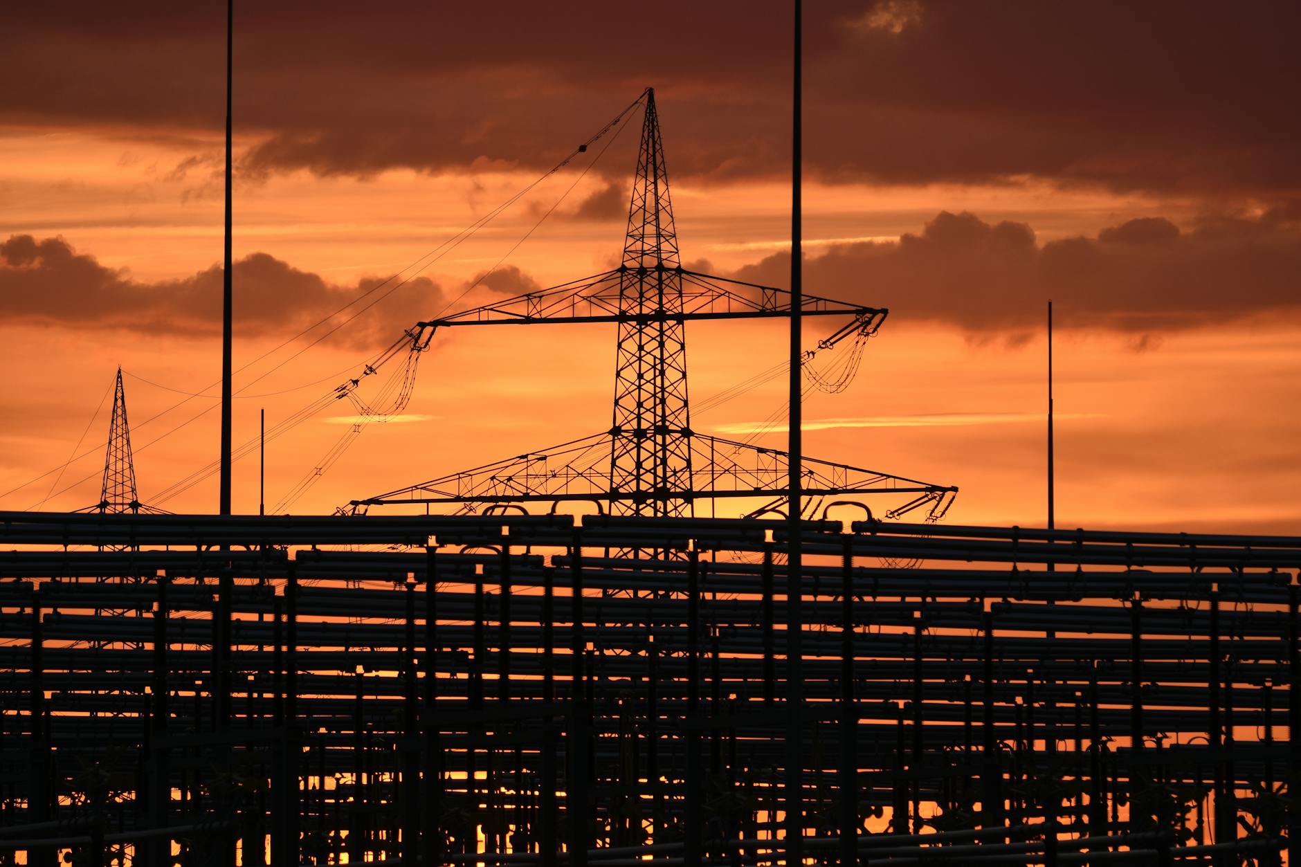 Enbridge Inc. (ENB.TO) Rises on Strong Financial Outlook — What Investors Should Know