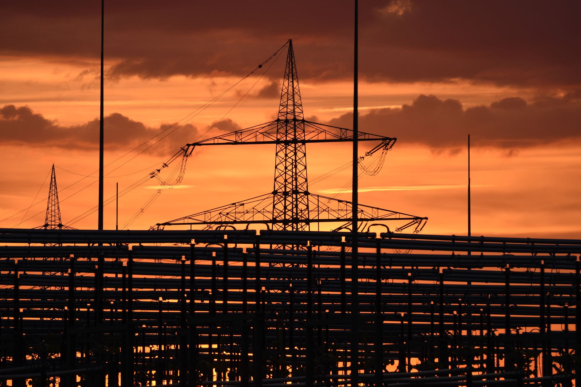 What's Going On With Meren Energy Inc. Stock Sunday?