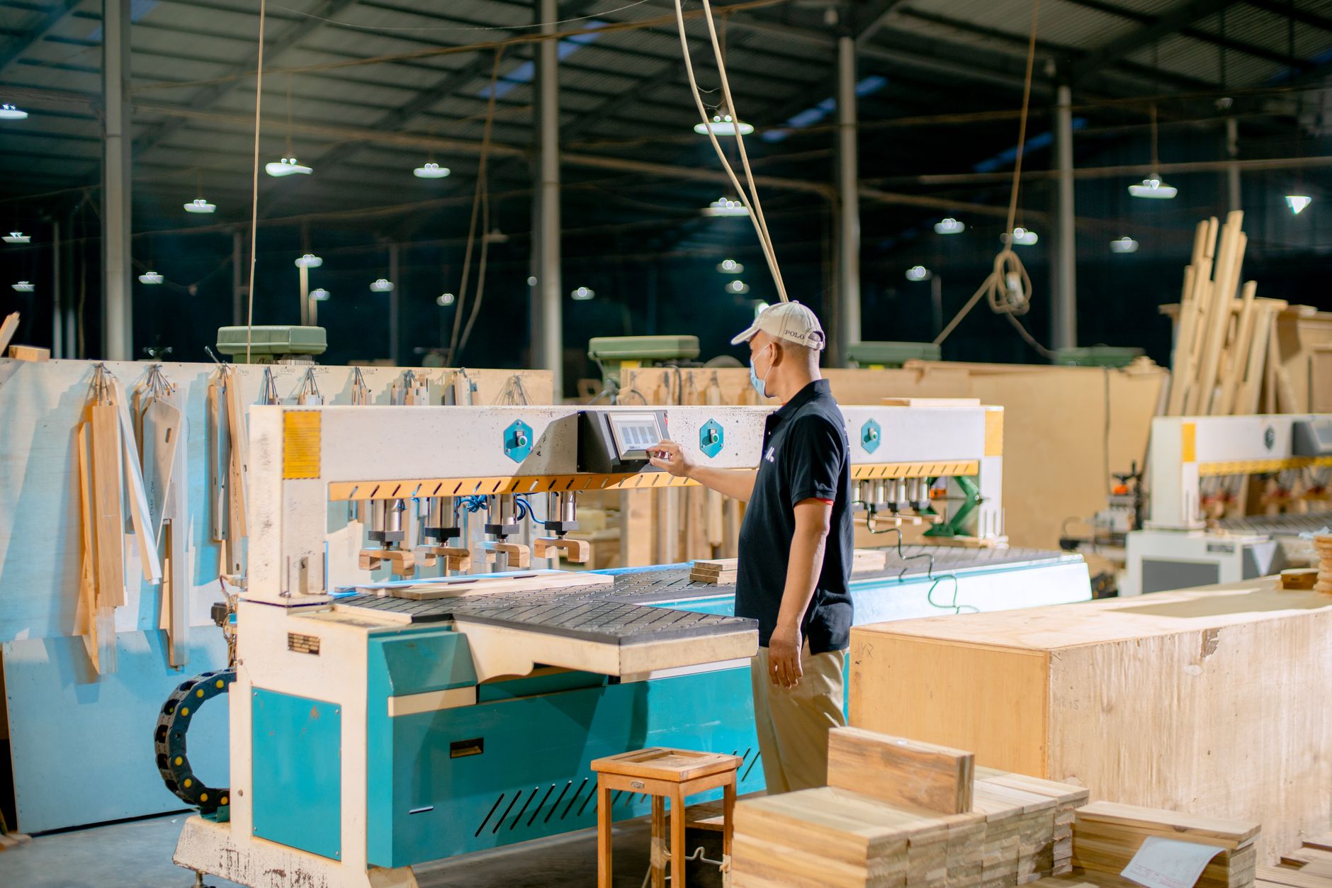 Stella-Jones Inc. (SJ.TO) Rises 5% This Week — What’s Behind the Surge?