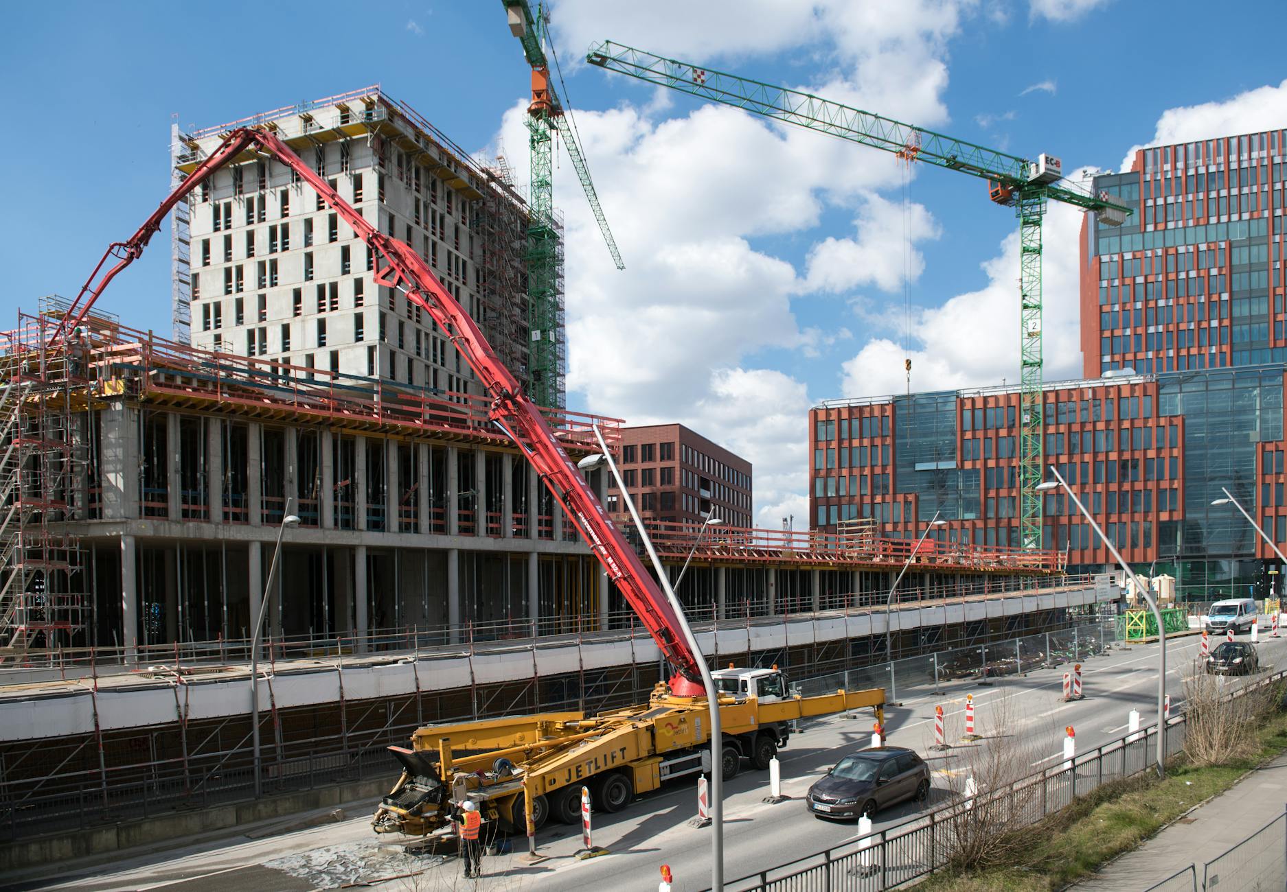 Stantec Inc. (STN.TO) Slides 3.5% Amid Record Performance Reports