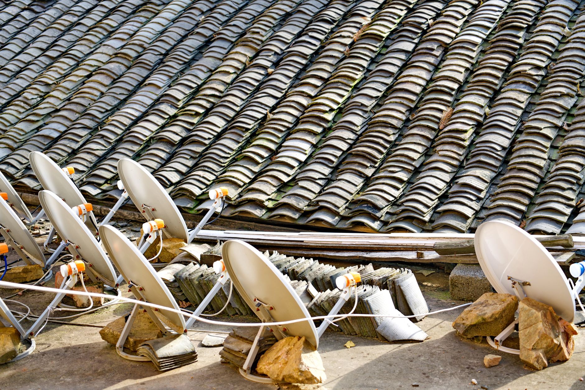 What's Going On With Telesat Corp Stock Monday?