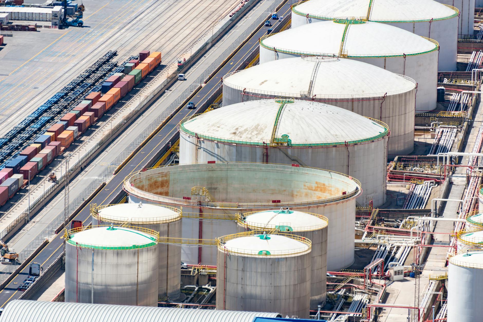 Imperial Oil Ltd. (IMO.TO) Takes a Hit: 1-Day Decline Raises Questions