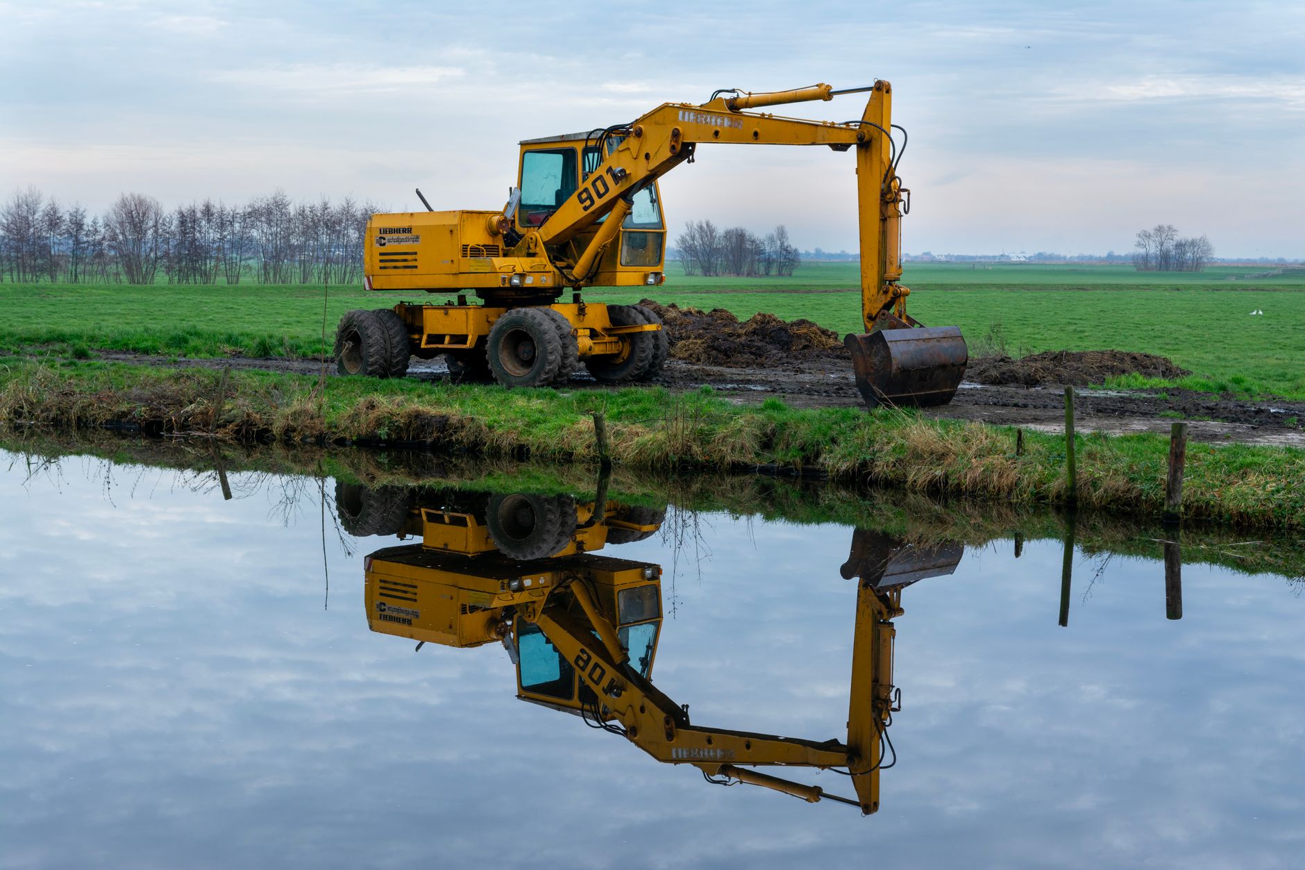 Why Finning International Inc. stock plummeted yesterday