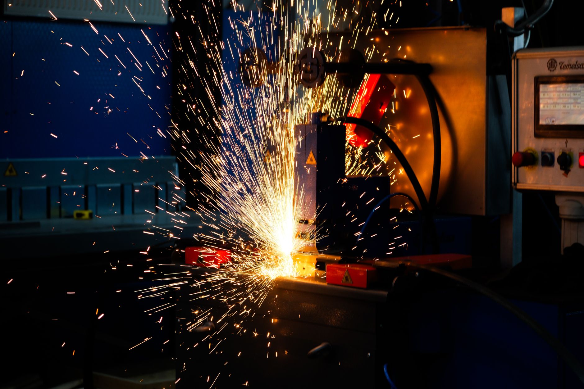 Finning International Inc. (FTT.TO) Soars 20% Over the Last Month — What’s Driving the Surge?