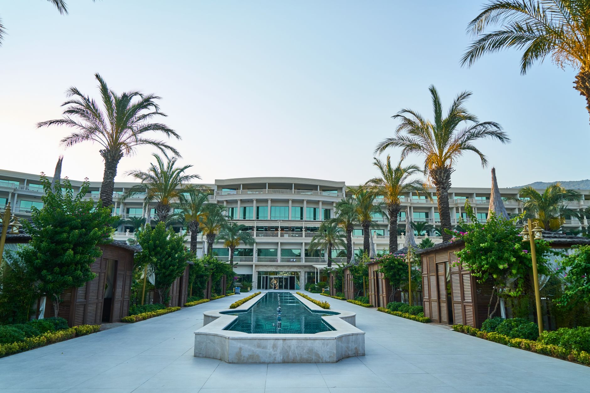 Host Hotels & Resorts Inc (HST.US) pays CA$0.2 today
