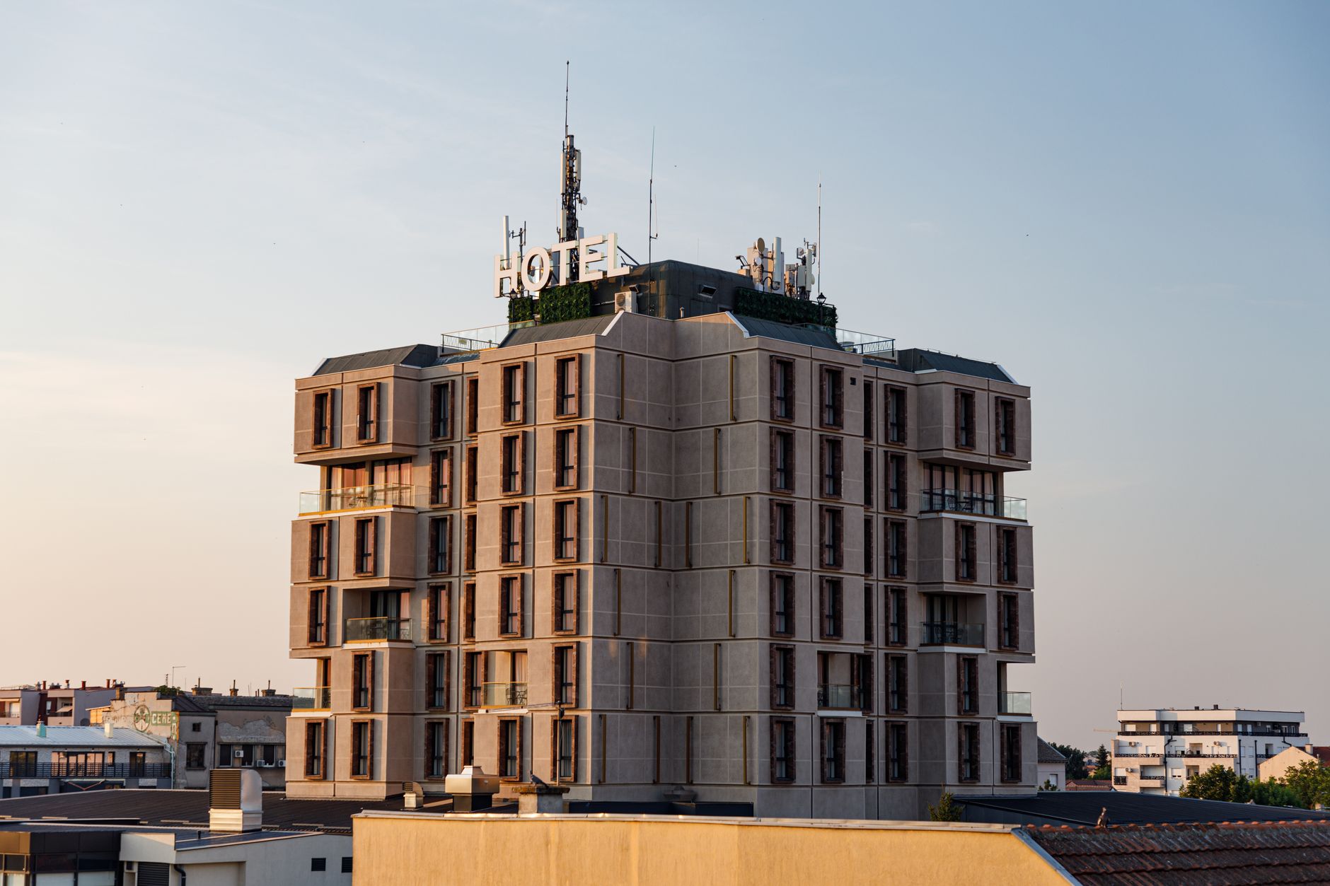 What's Going On With American Hotel Income Properties REIT LP Stock Friday?