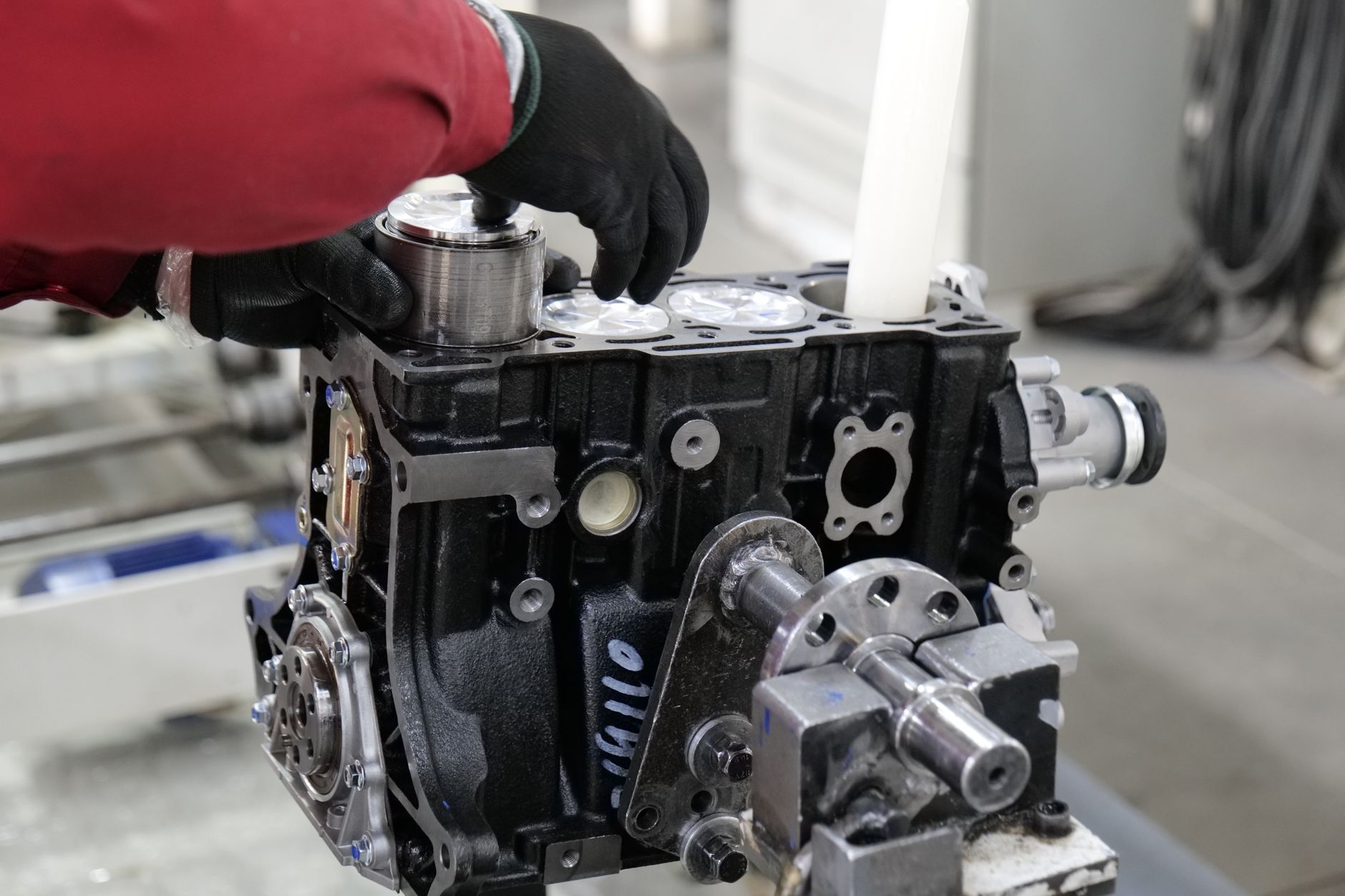 What's Going On With Magna International Inc Stock Sunday?