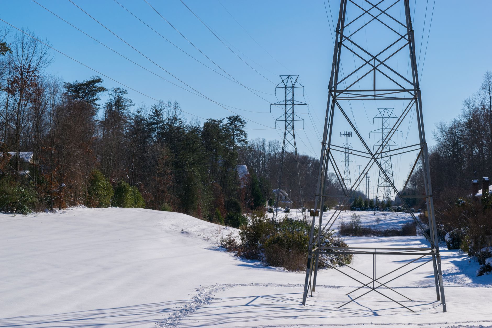 Xcel Energy to sell Michigan gas and electric operations