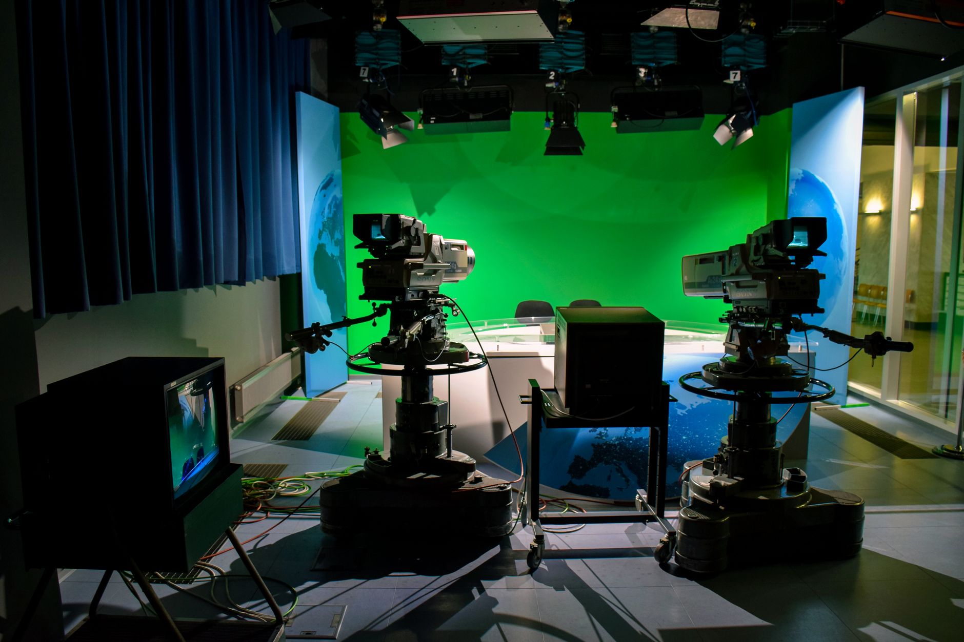What's Going On With Cineplex Inc. Stock Tuesday?