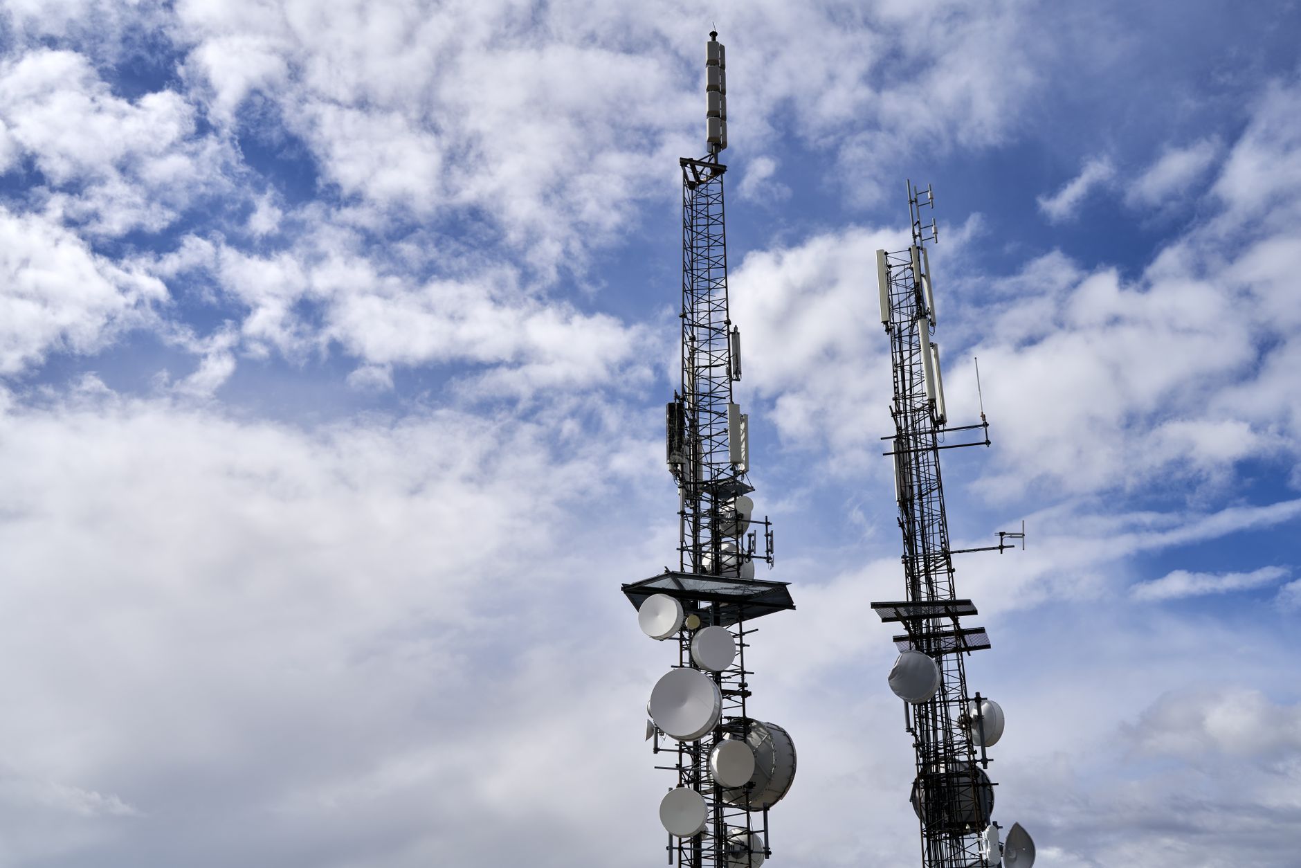 Why Telesat Corp stock plummeted yesterday