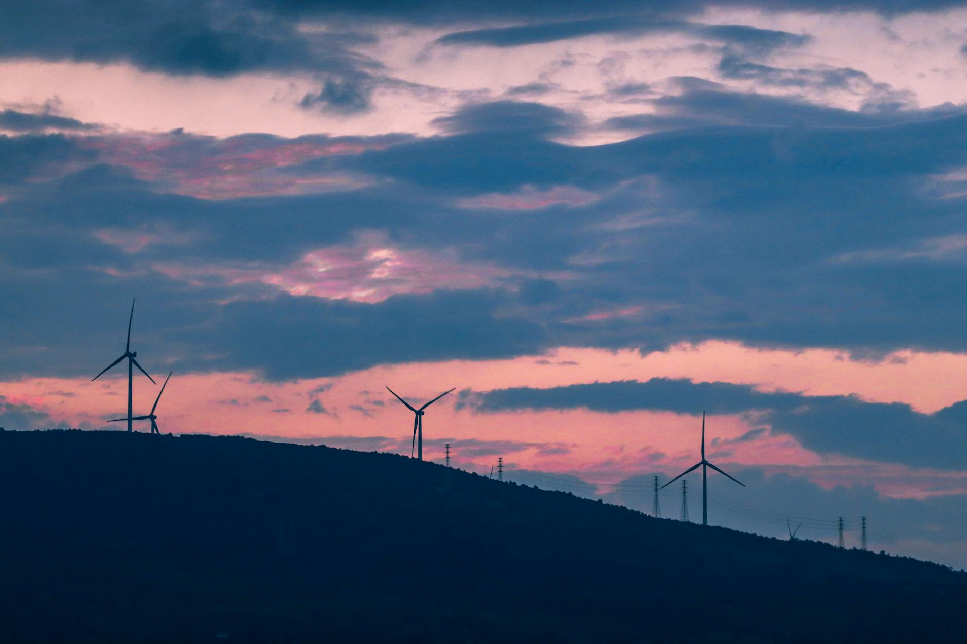 Brookfield Renewable Corp Surges 3.5% in Last Session as Investors Eye Growth Potential