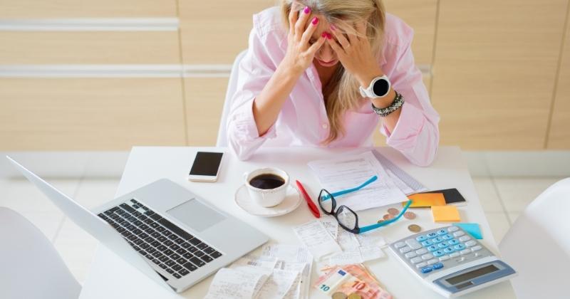 5 Ways Your Toxic Relationship With Money Is Hurting You