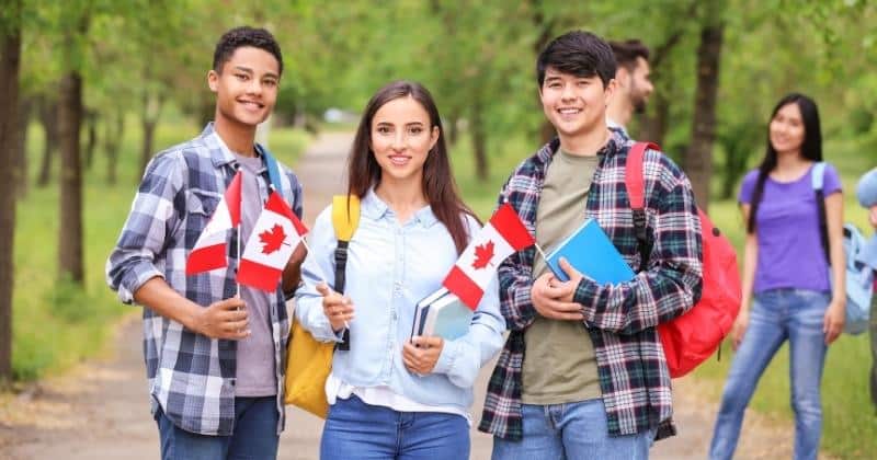 5 Best Banks for International Students in Canada (2026)