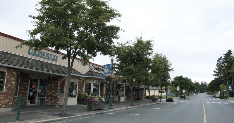 18 Best Small Towns To Live In Canada 2026: Escape the Cities
