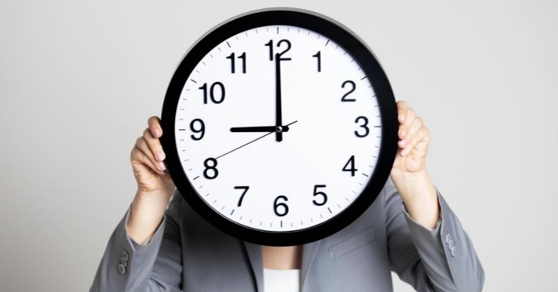 How Many Hours Can You Work While On EI In Canada? (2026)